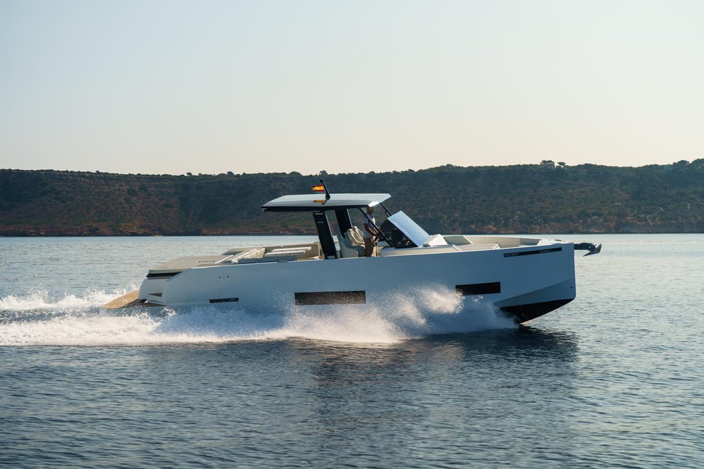 De Antonio D 42 — private charter in Mallorca