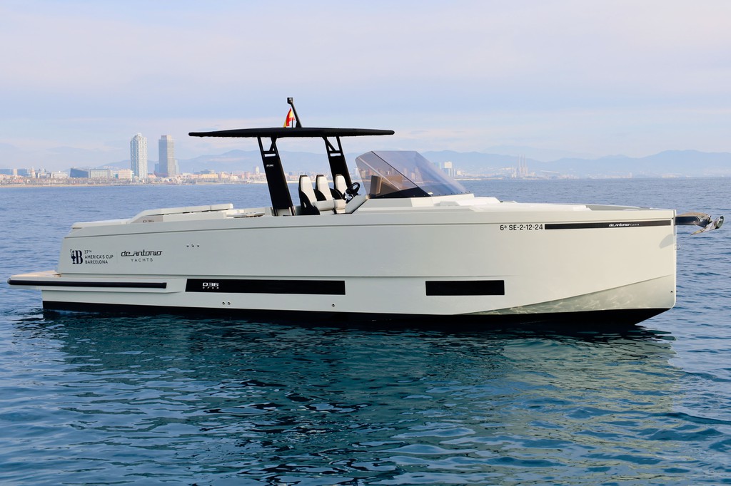 De Antonio D 36 — private charter in Mallorca